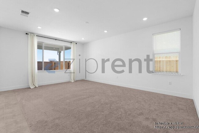 Foto del edificio - 8088 Monterey Pebble Wy