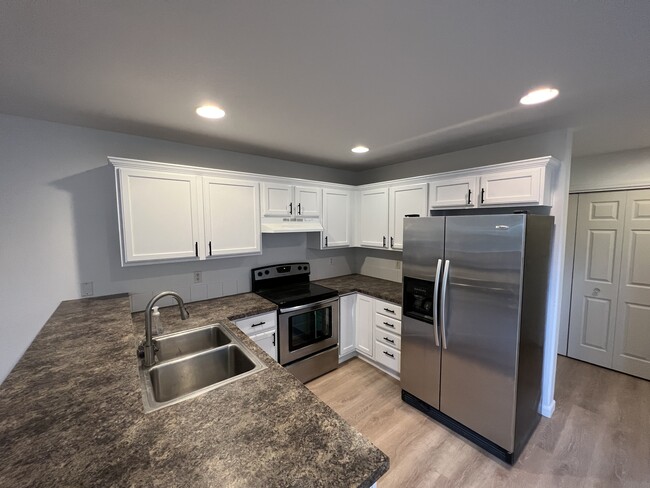 Updated kitchen - 13910 NE 63rd St