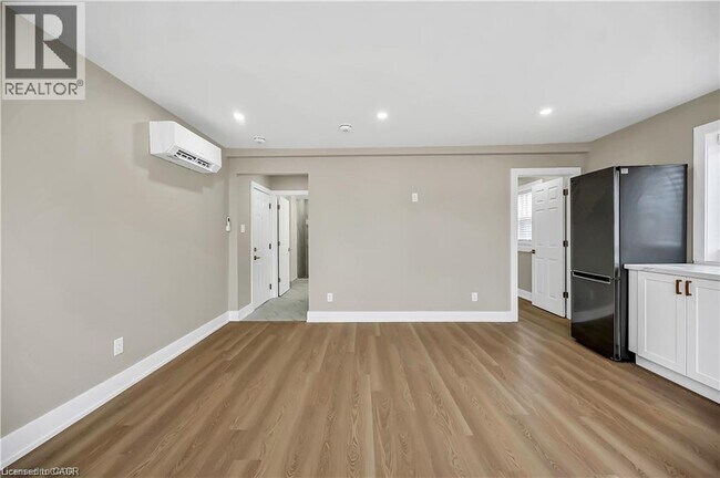 Photo du bâtiment - 1466 Main St E