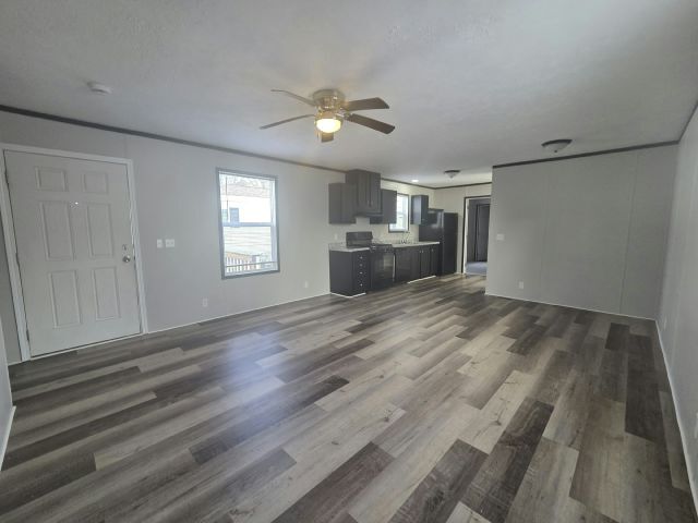 Foto del edificio - 433 Warbler Ln