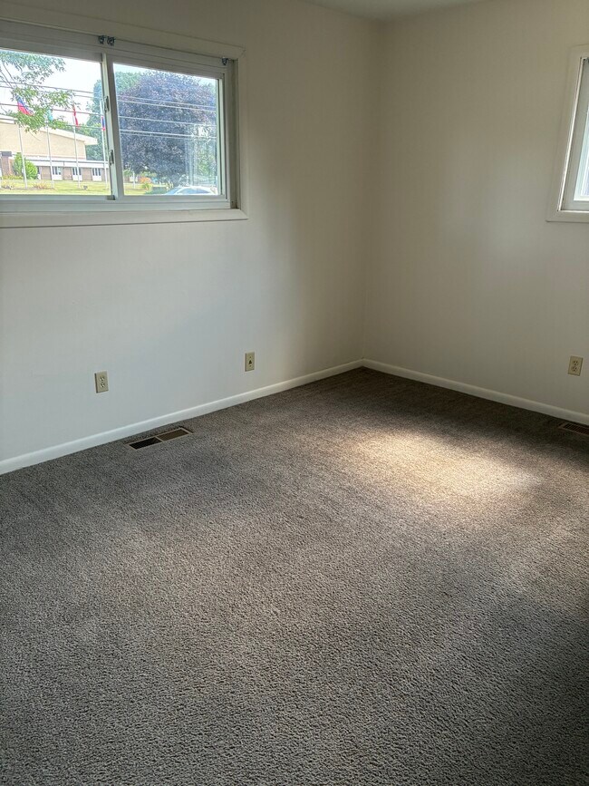 Foto del edificio - 7394 Portage St NW