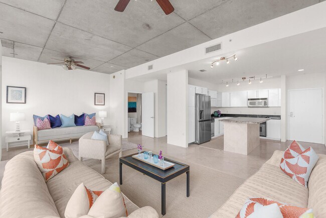 Building Photo - 1617 N Flagler Dr