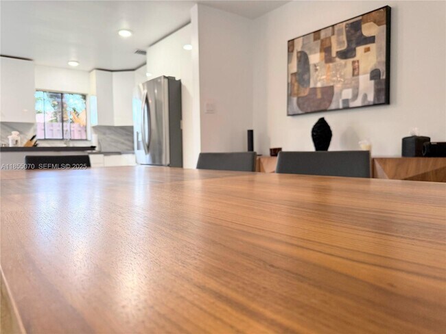 Building Photo - 20429 NE 10th Ct Rd