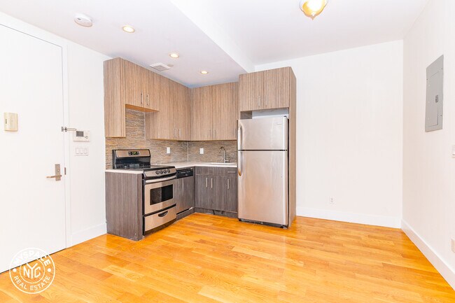 Building Photo - 879 Bergen St