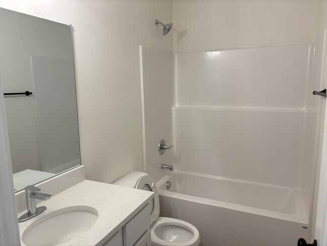 Foto del edificio - 607 Briarbrook Ln