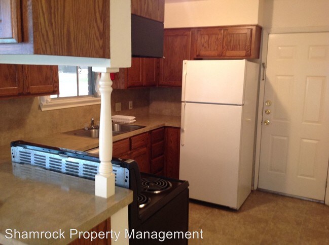 Building Photo - 2 br, 1.5 bath House - 7308-A Sanger Ave.