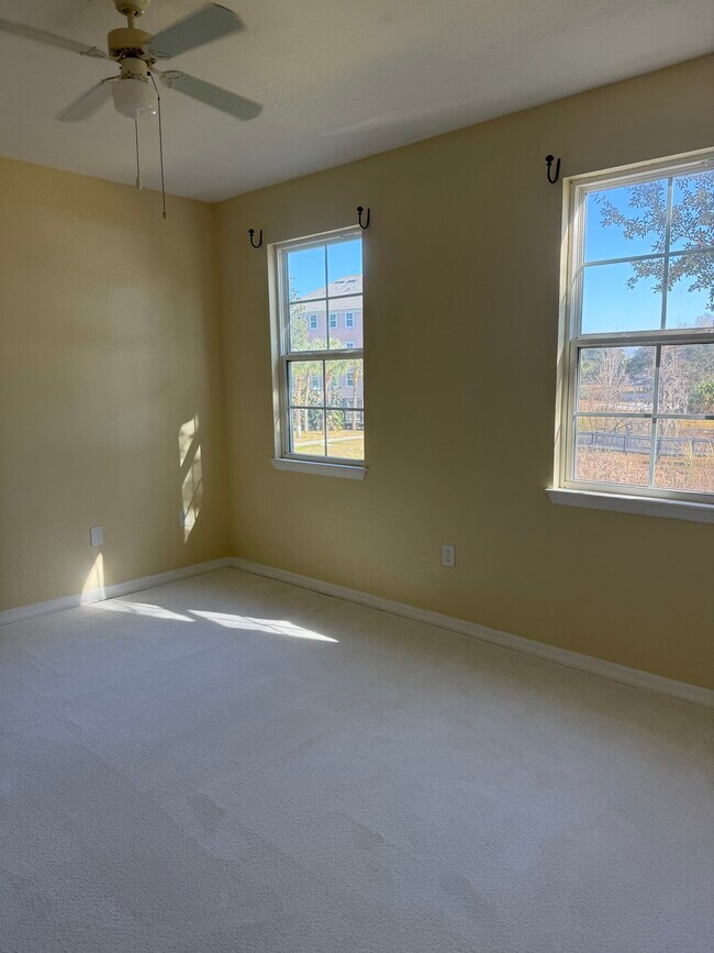 Building Photo - 3384 Corona Village Way