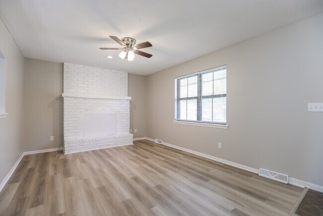 Foto del edificio - 6704 NW Hidden Valley Rd