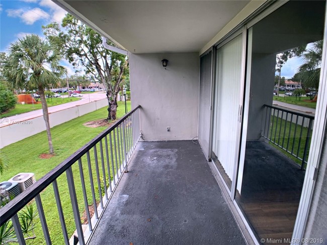 Building Photo - 2 br, 2 bath Condo - Country Club of Miami