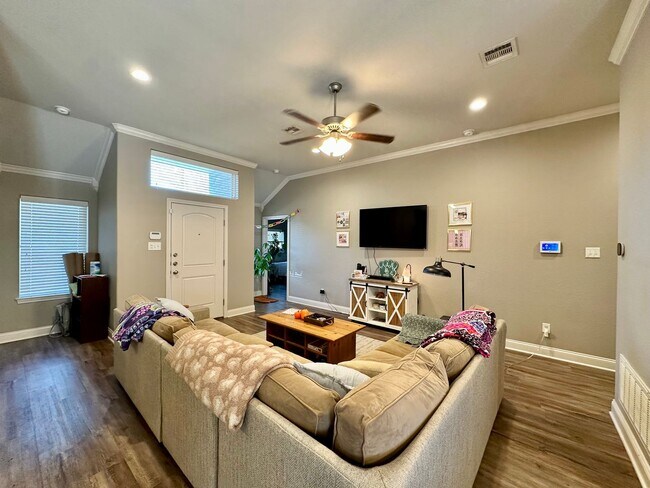 Foto del edificio - Spacious 4-Bed, 4.5-Bath Home in the Heart of the Baylor Bubble!