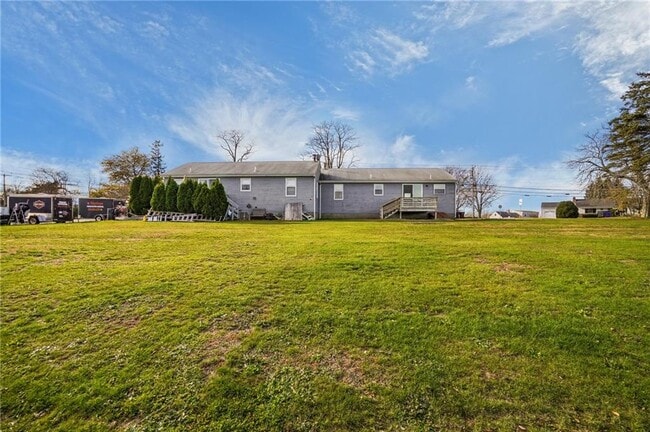 Foto del edificio - 357-357 Bristol Ferry Rd