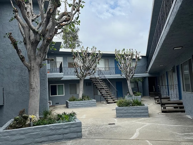 Photo - 10541 National Blvd Apartment