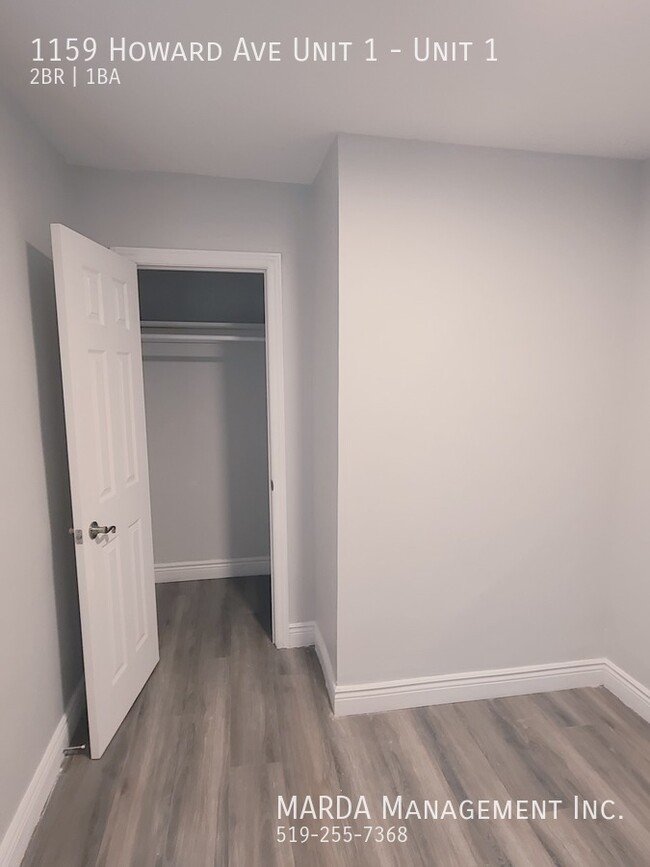 Building Photo - NEWLY RENOVATED 1 BED+DEN/1 BATH UNIT