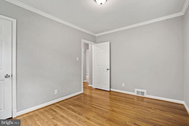 Foto del edificio - 875 N Greenbrier St