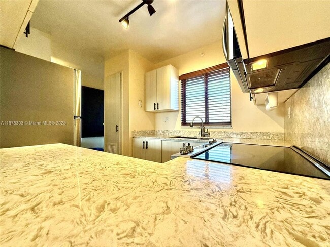 Foto del edificio - 1700 NW N River Dr