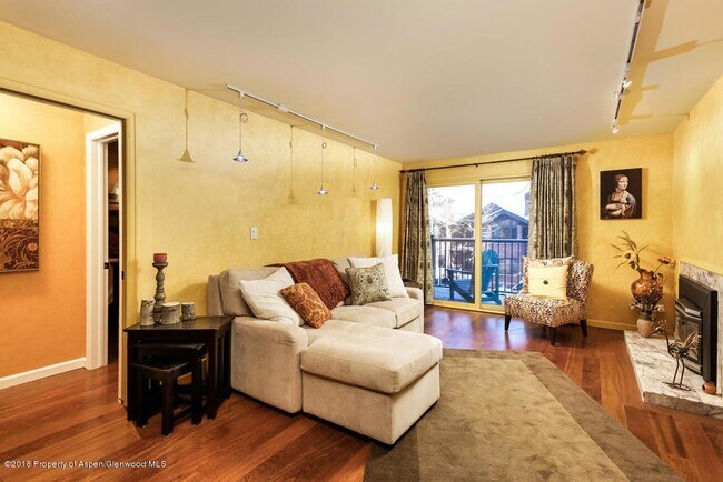 Foto del edificio - 205 E Durant Ave