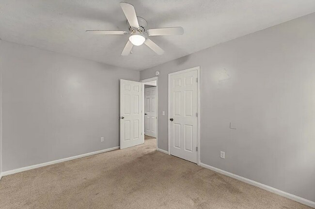 Foto del edificio - 4-bedroom, 2-bath home in the sought-after Autumn Ridge neighborhood