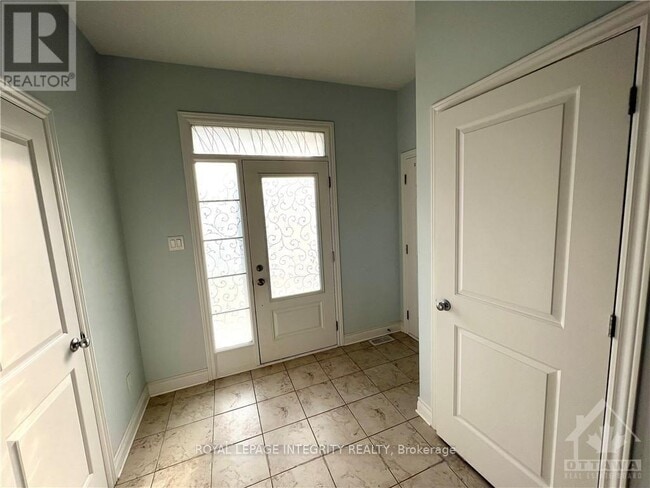 Building Photo - 156 Westover Cres