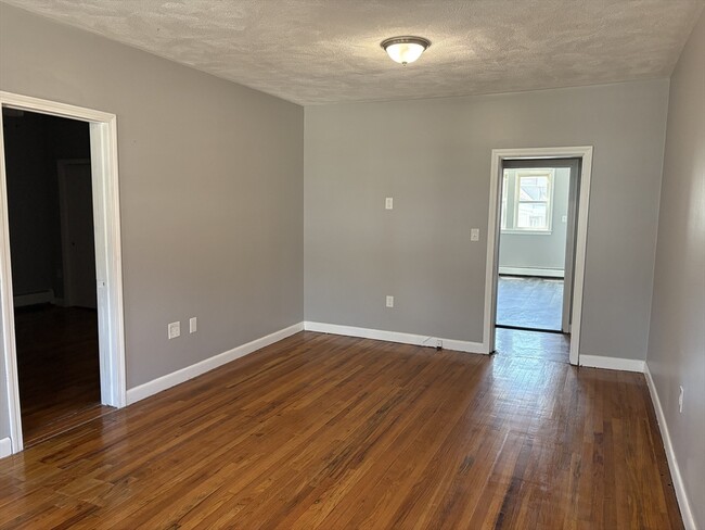 Building Photo - 411 Mt Auburn St