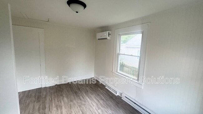 Building Photo - 636 McCreary St