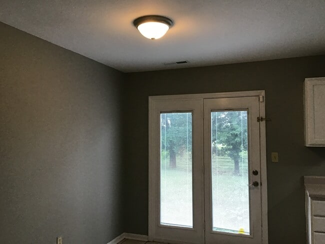 Building Photo - 609 Treyburn Lakes Way
