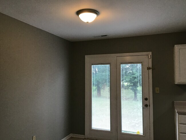 Foto del edificio - 609 Treyburn Lakes Way
