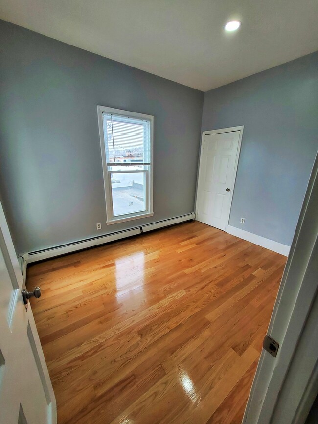 Building Photo - 57 Pleasant St