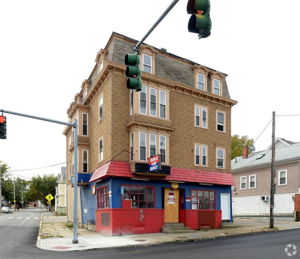 872874 Branch Ave, Providence, RI 02904 Apartments in Providence, RI