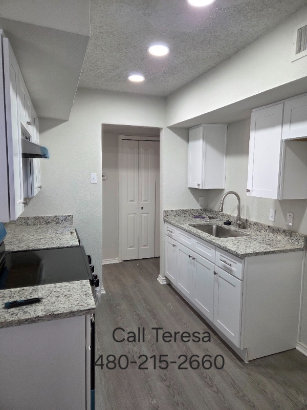 Building Photo - 4325 Chestnut Dr