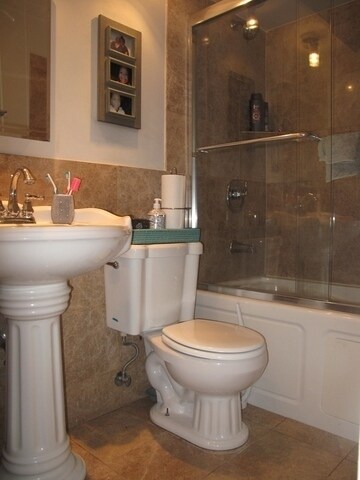 baño actualizado - 820 Austin N Blvd