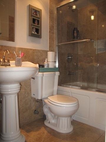 updated bathroom - 820 Austin N Blvd