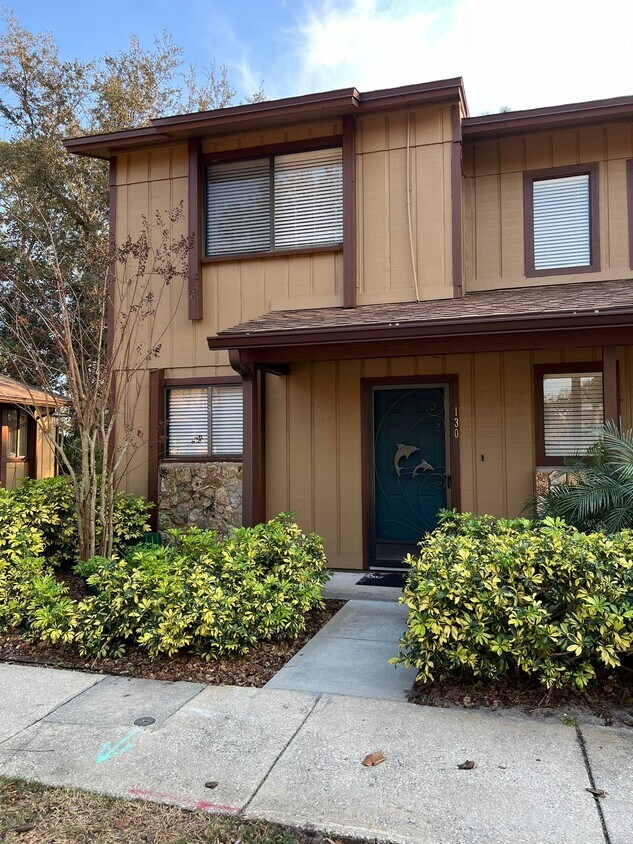 Primary Photo - 130 E Baywood Square
