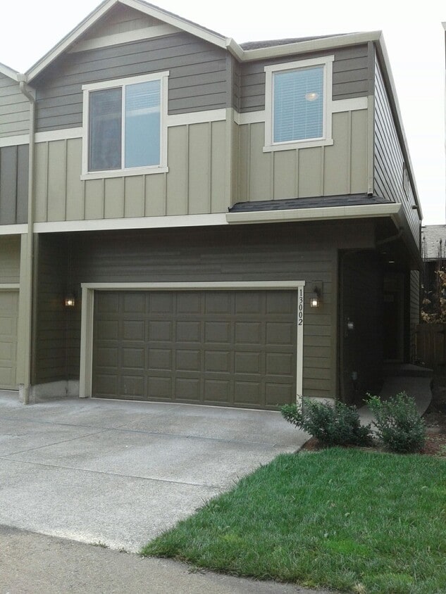 Three Bedrooms Plus Loft! Centrally located! - Three Bedrooms Plus Loft! Centrally located!