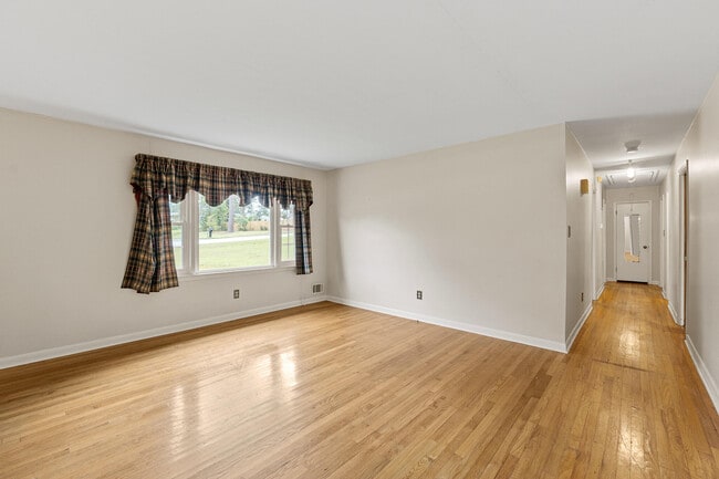 Building Photo - 1001 Beverly Heights Dr