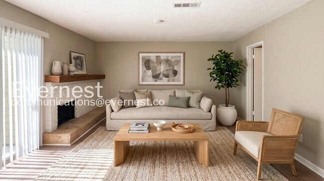 Building Photo - 2719 Meadowgrass Ln
