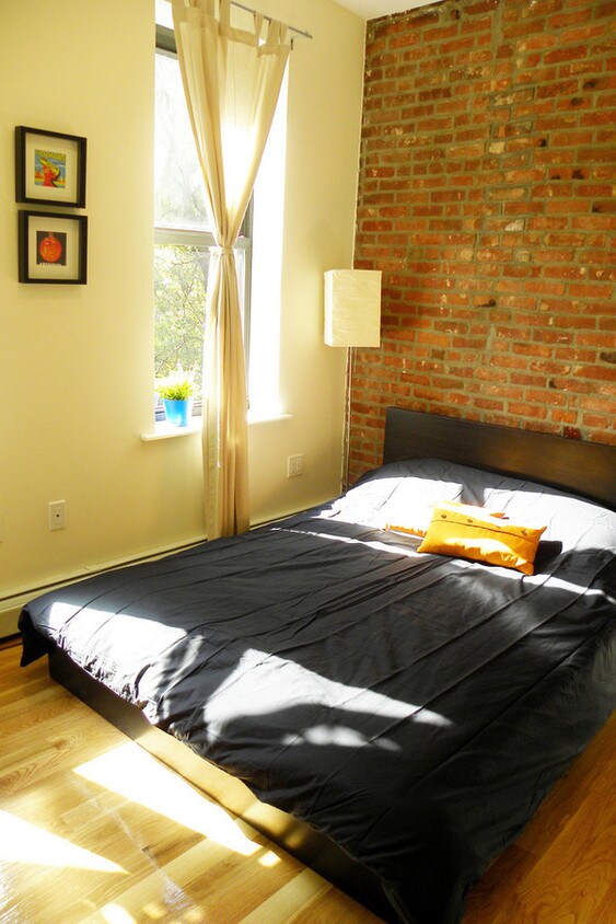 Primary Photo - 425 E 6th St