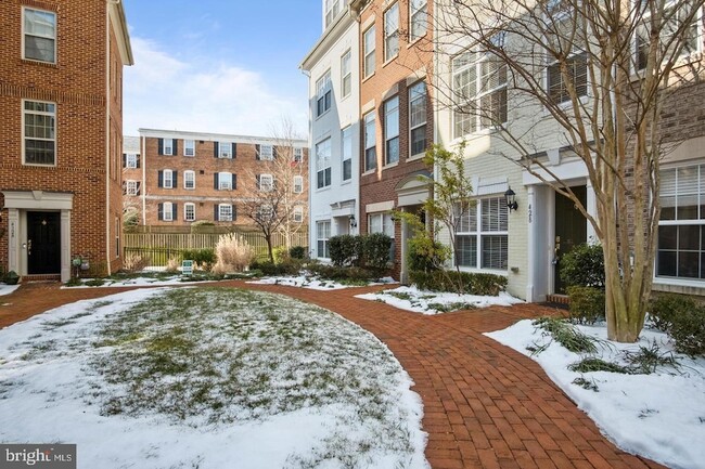 Photo - 428 N Thomas St Townhome