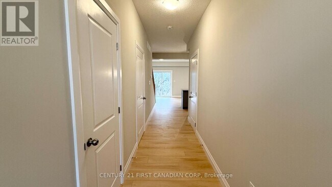 Photo du bâtiment - 6941 Heathwoods Ave