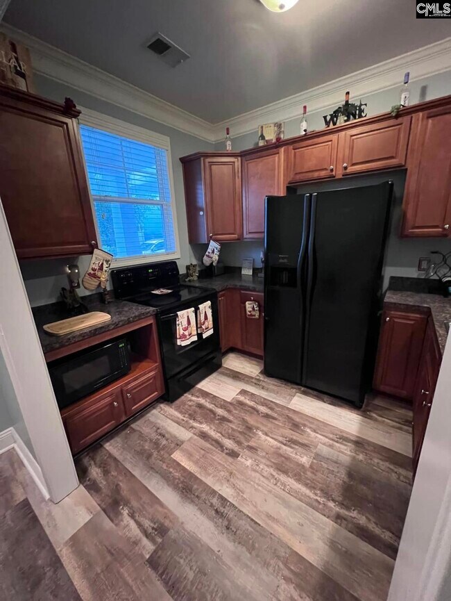 Building Photo - 741 Forest Dr