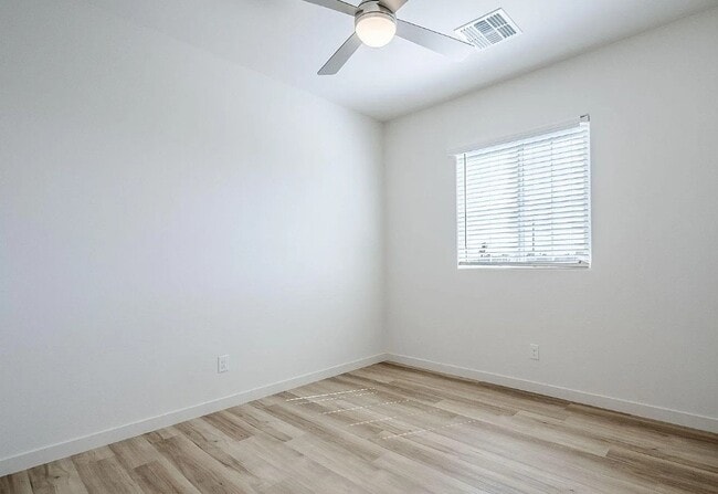 Photo - 650 W Laredo St House