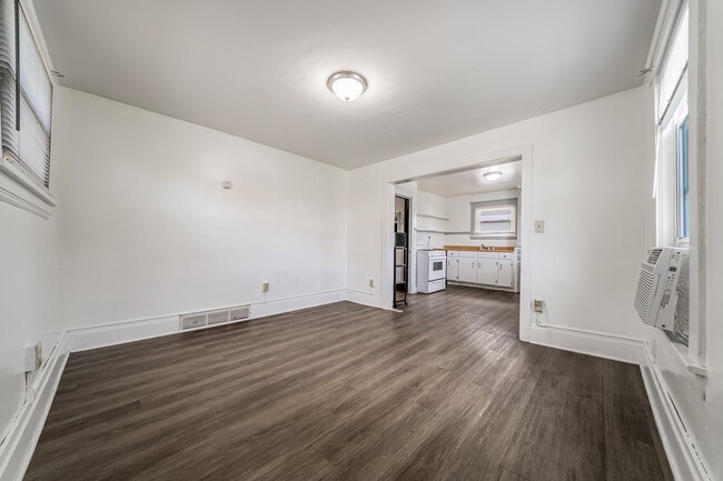 Building Photo - 14520 Bayes Ave