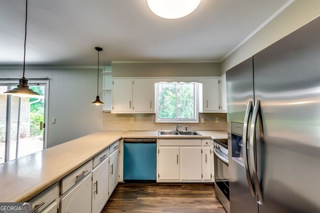Foto del edificio - 4342 Riverwood Cir
