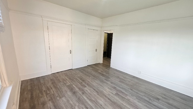 Building Photo - 1330 W 11th St