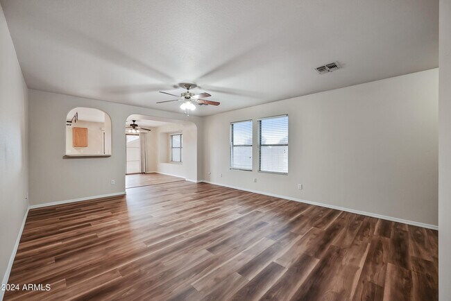 Foto del edificio - 1015 S Slater Cir