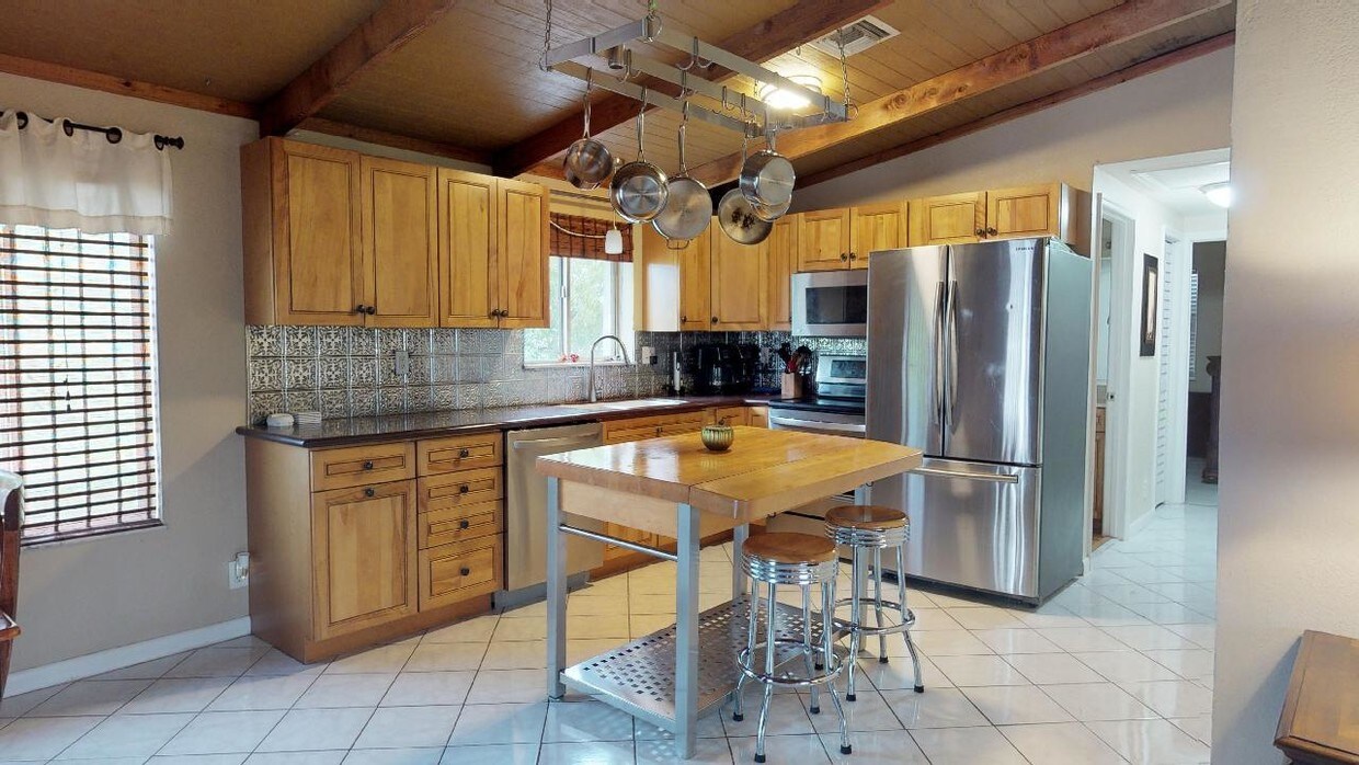 Primary Photo - 154 Lobstertail Rd