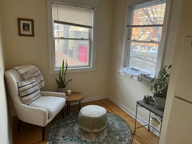 Sunroom/Breakfast Nook - 3256 N Seminary Ave