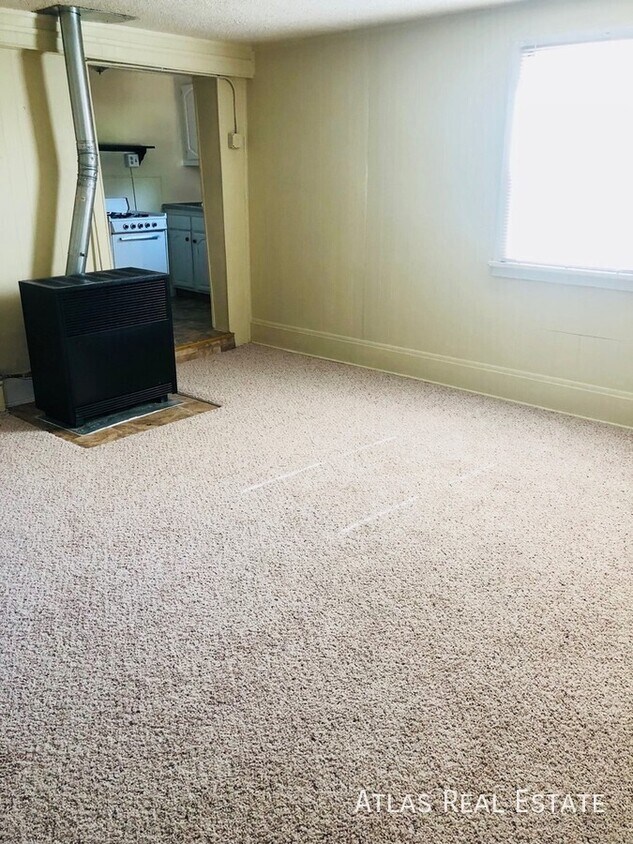 Primary Photo - Available For Late October Move-In! Large ...