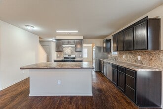 Building Photo - 2007 Naplechase Crest Dr