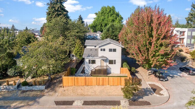 Building Photo - Big Brilliant Greenwood Home: 87th and Linden
