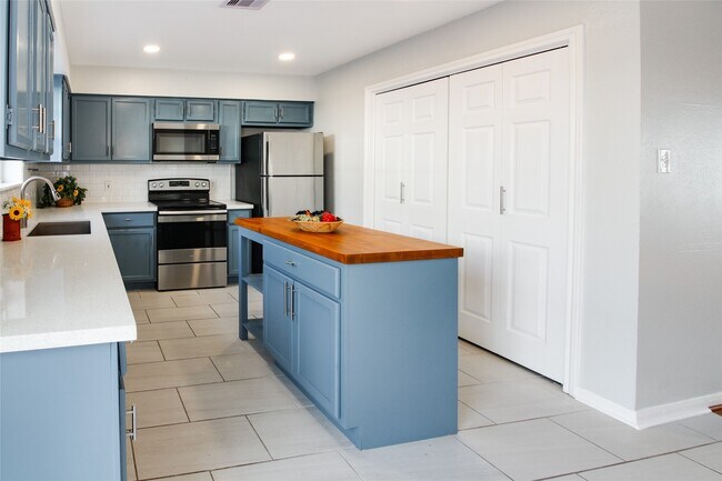 Foto del edificio - 8868 Kempwood Dr